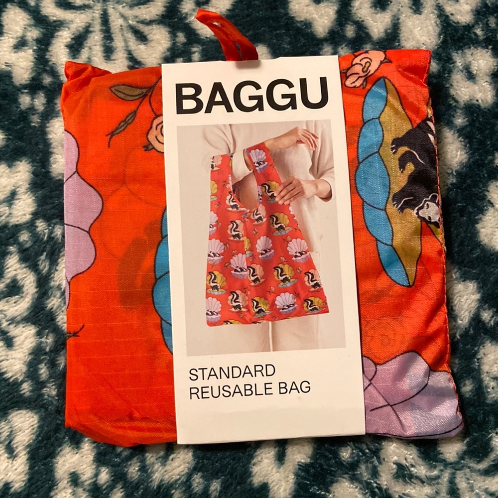 Baggu standard half shell skunk